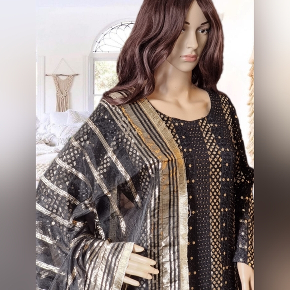 Pakistani Indian gharara/ Tilla and sequins gharara/ Pakistani/ Indian clothes - Picture 3 of 8